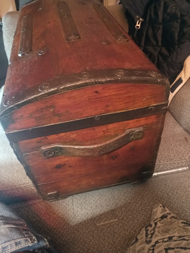 65518 Antique Dome Top Trunk Storage Chest