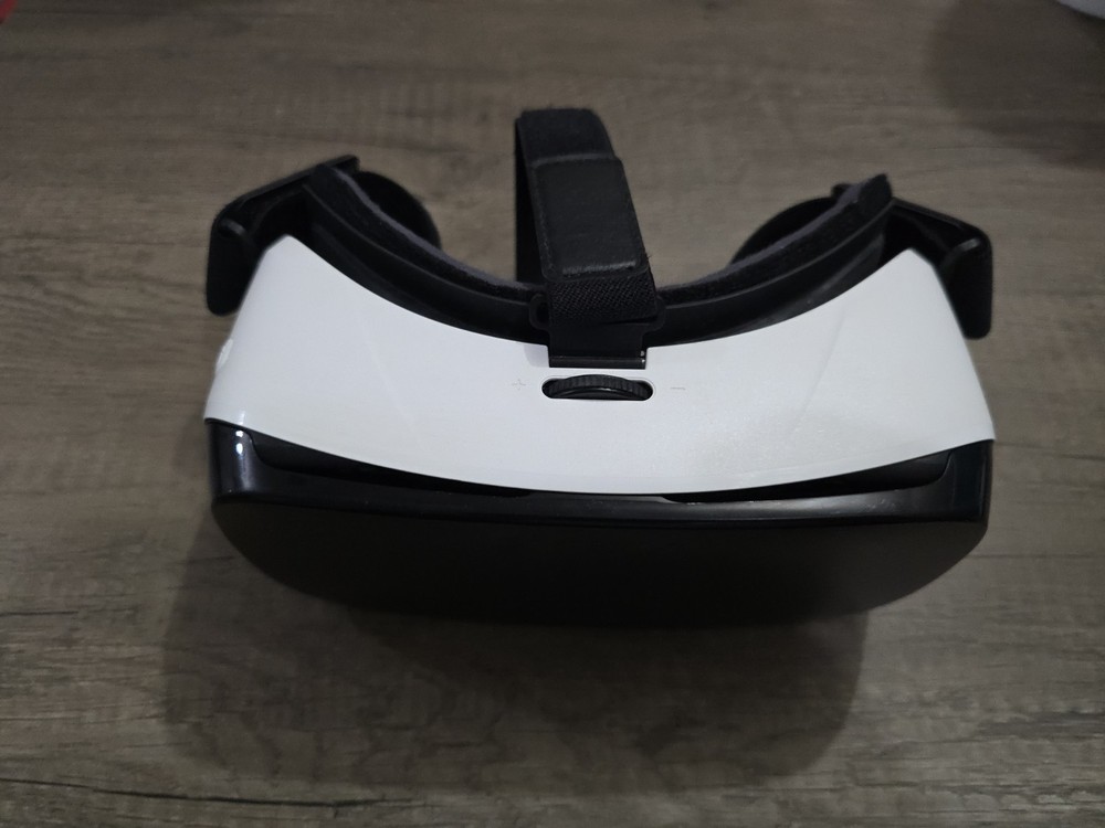 Samsung Gear VR by Oculus headset