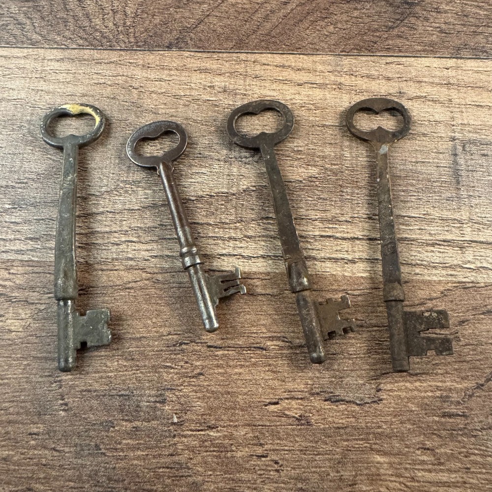 4 Piece Lot Antique Skeleton Keys