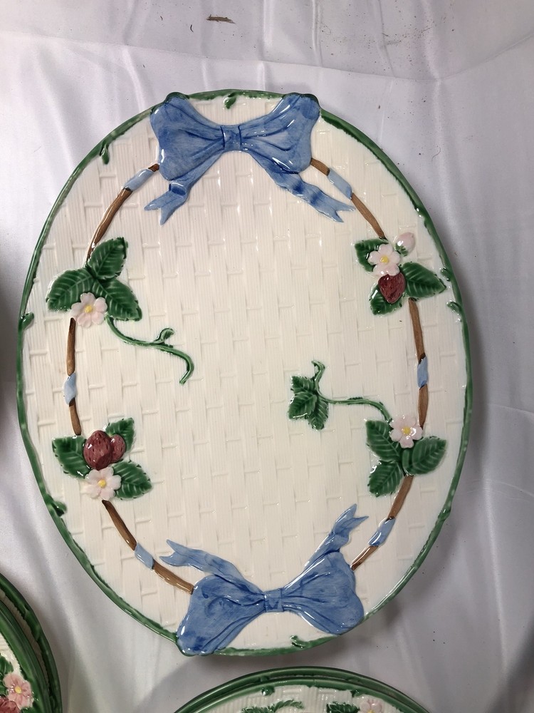 Haidon Group Strawberry Basket Ceramic Dinnerware Pitcher Cups Plates 1986 22Pc