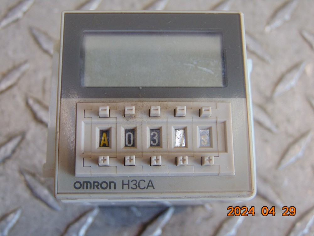 OMRON H3CA-A TIMER with SOCKET BASE - FREE SHIPPING
