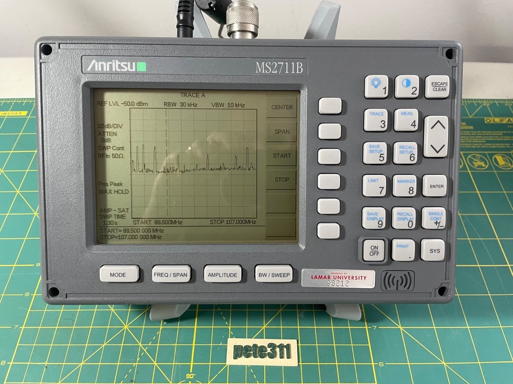 Anritsu Hand Held Spectrum Analyzer MS2711B w/ Case