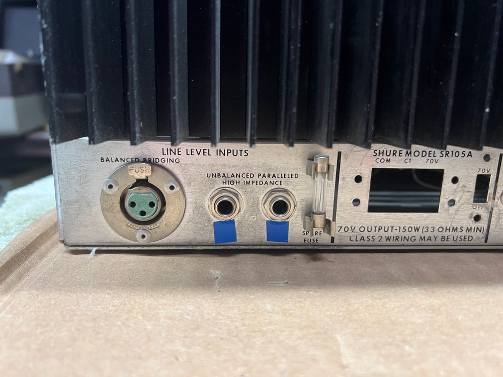 Shure SR105 Series Solid State Power Amplifier