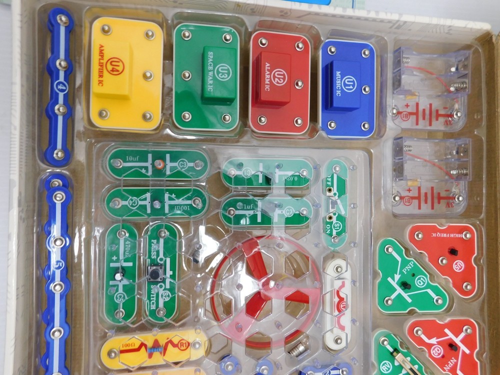 Elenco Electronic Snap Circuits Kit, SC-300, complete, 2007