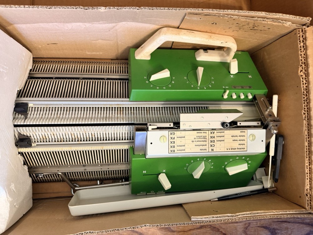 Passap Duomatic 80 Knitting Machine