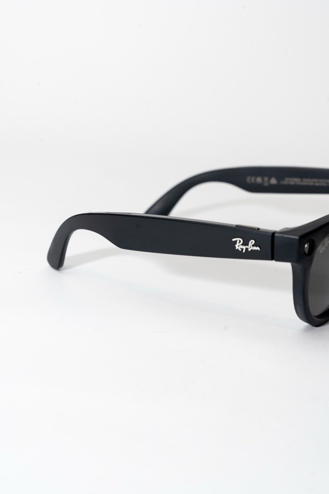 Ray-Ban meta sunglasses Gen 1 with case matte black
