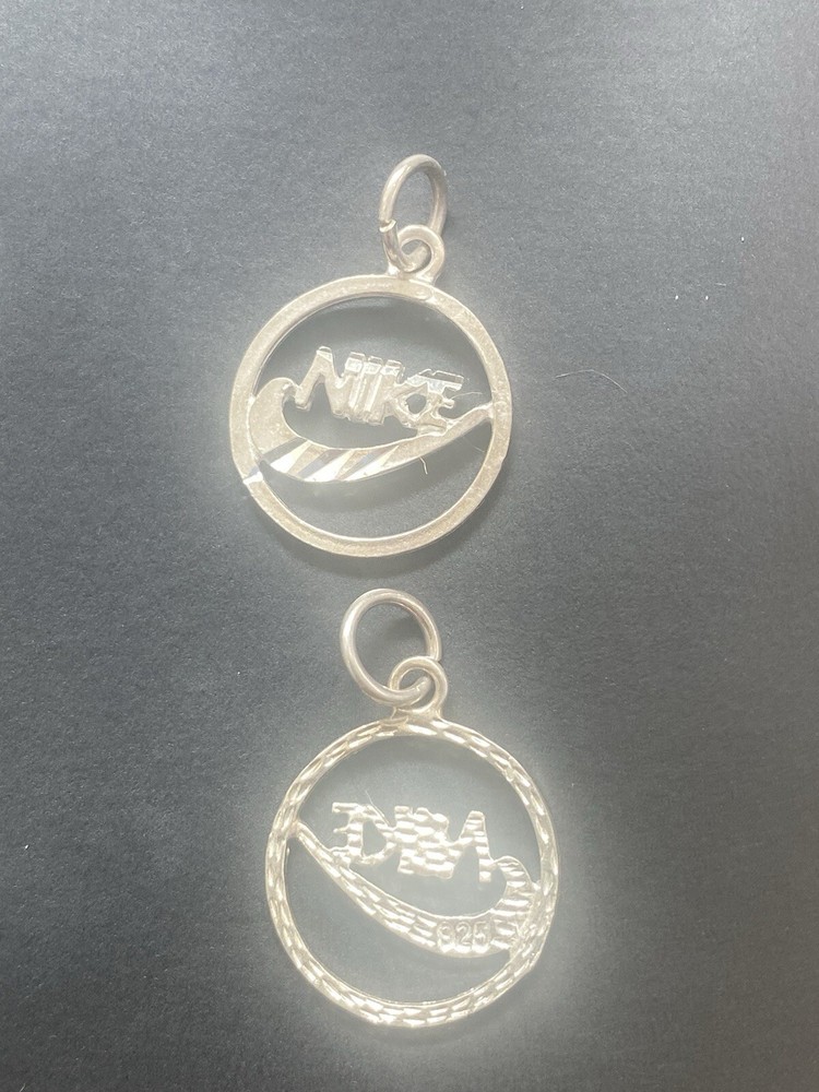 L@@K PENDANTS NIKE SILVER