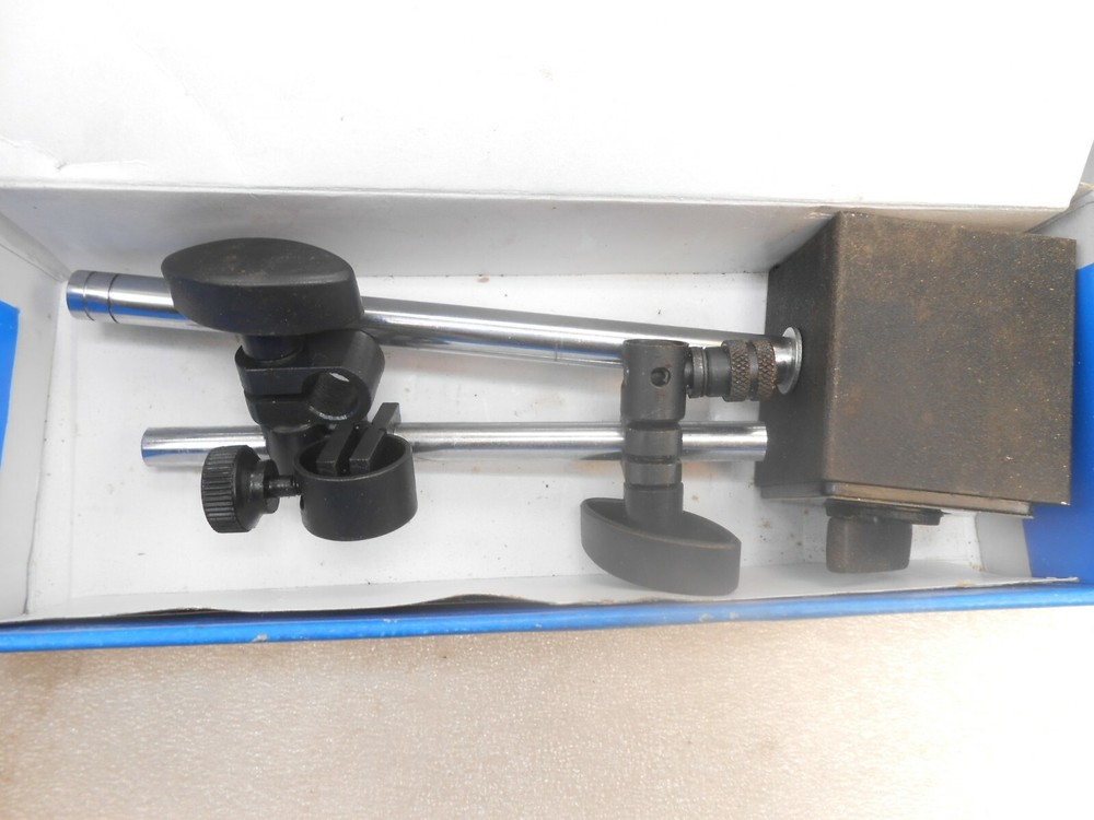 Magnetic base indicator holder