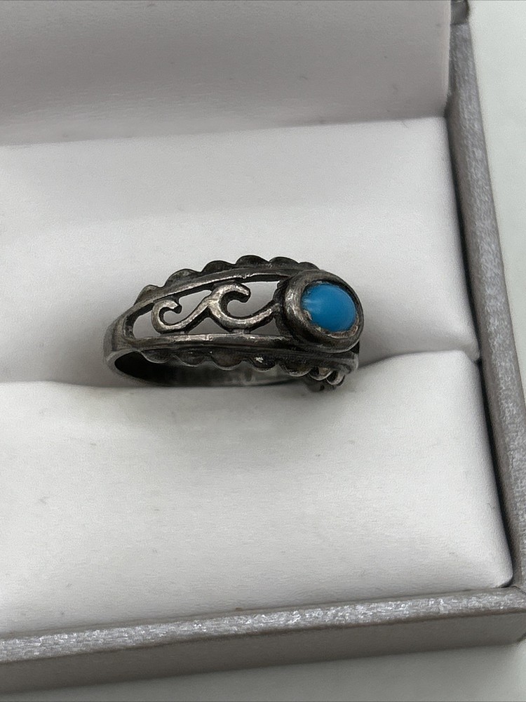 Vintage Sterling Silver Turquoise Ring Size 5 - 2.4 Grams