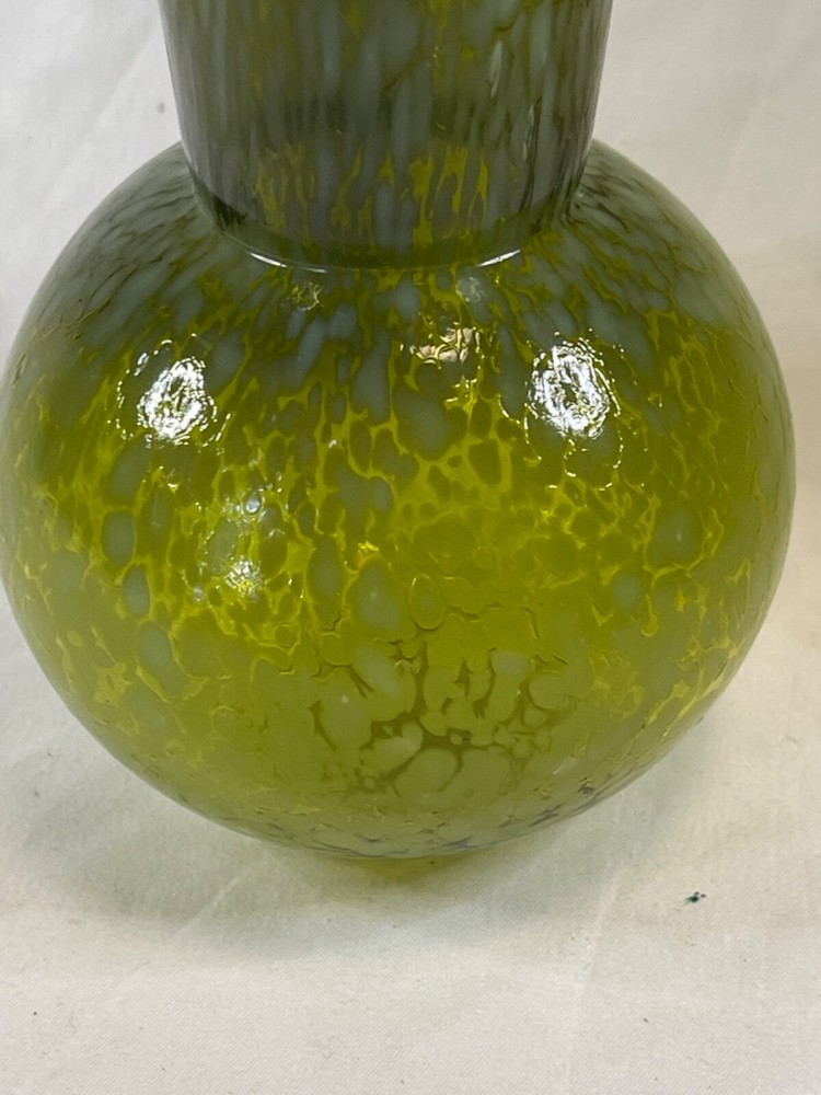 2 blown speckled bud Vases 5441