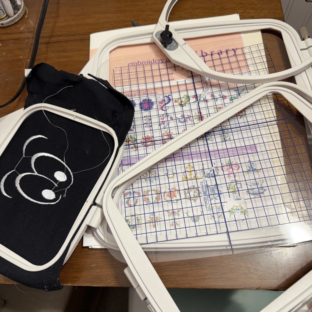 Janome Memory Craft 9500 Computerized Embroidery Sewing Machine MC9500 WORKS!!