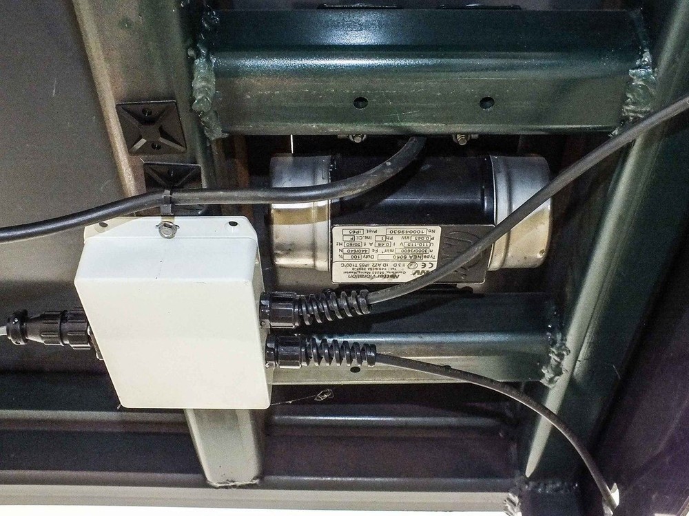 Uni-Solar VIBRATING Solar Panel MC4 Connector Testing Station - 250V QA4-850-000