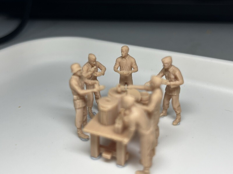 1/72 WW II Germany "Postwar feast" 10 man+Full set tableware model (3D printed)
