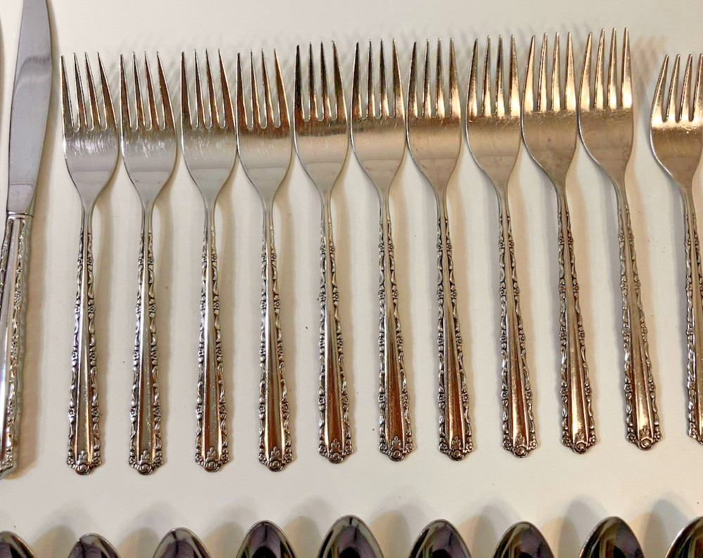 Lot Oneida Cherie Stainless Flatware