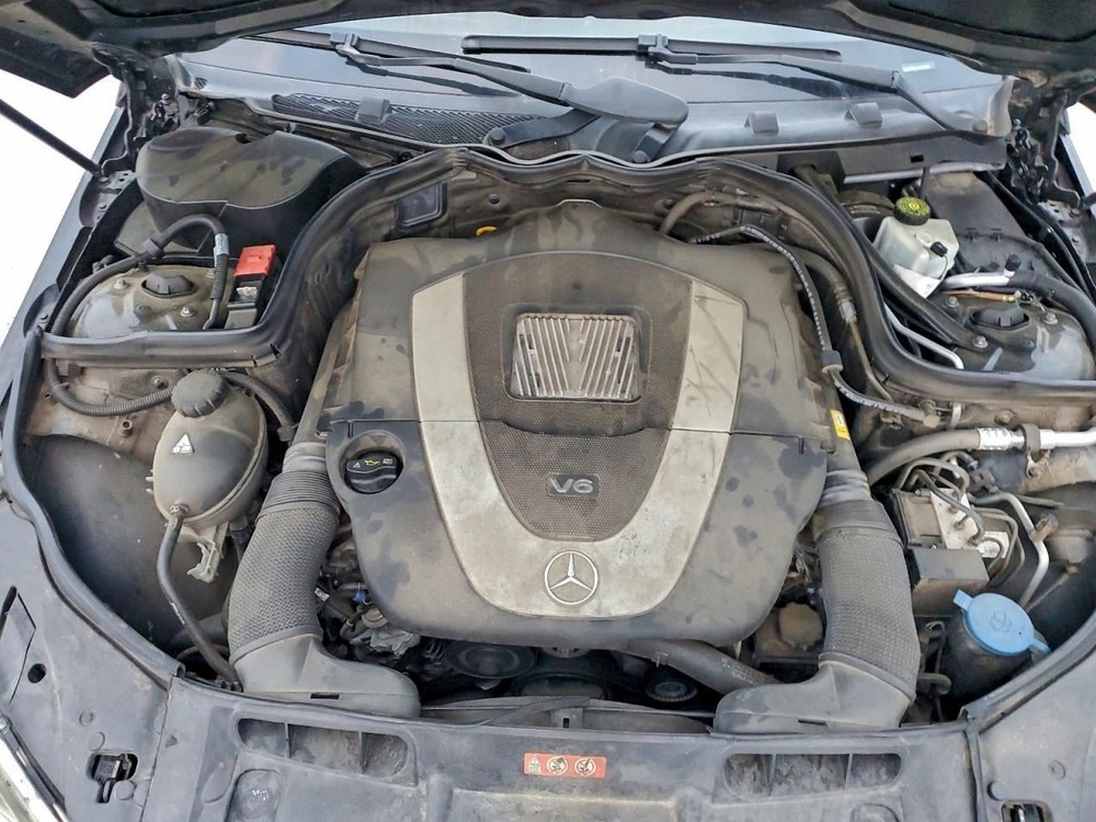 C220 2010 Glove Box 4945510