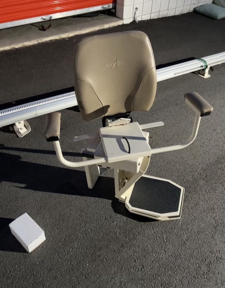 Harmar Pinnacle SL 600 Stairlift ***