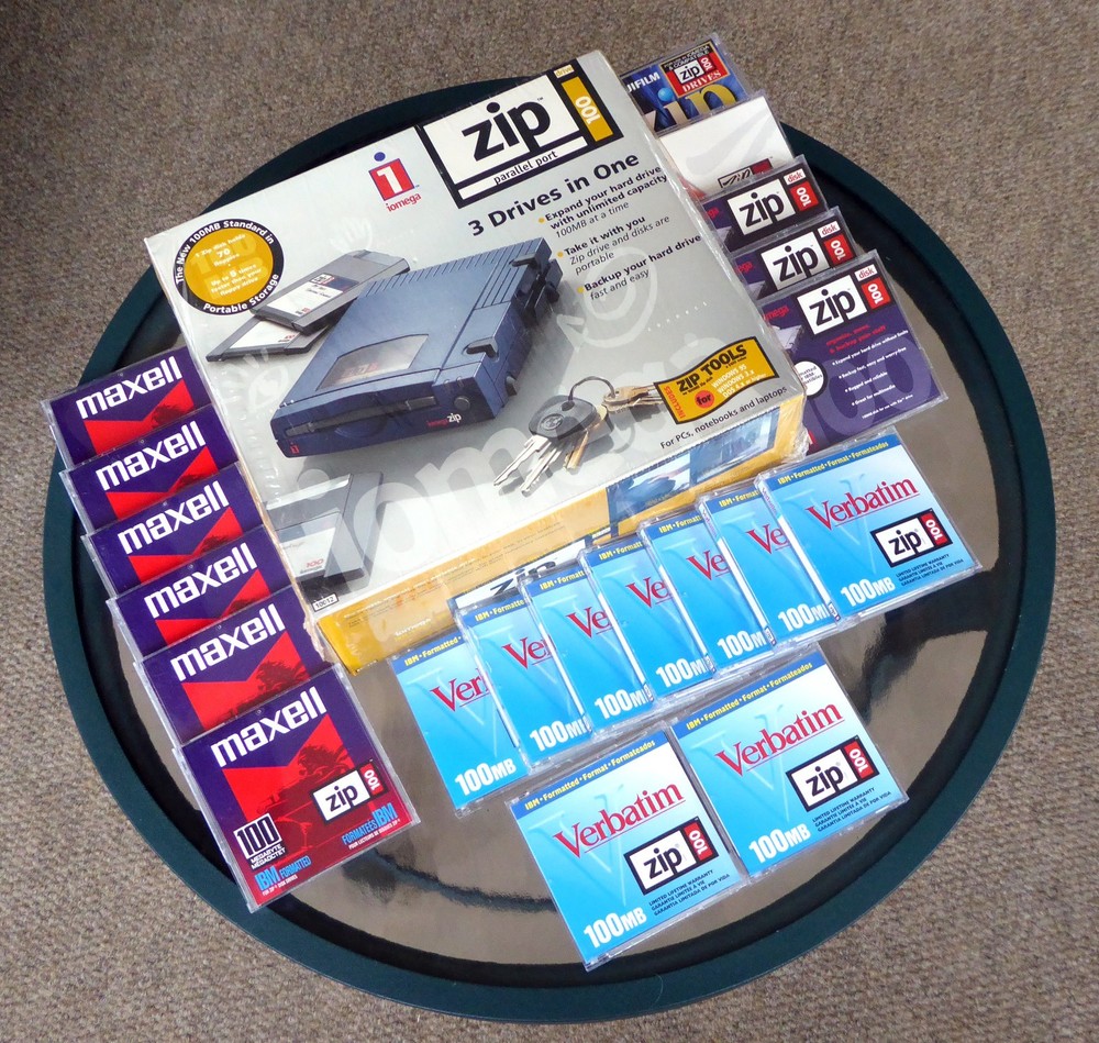 Iomega Zip 100 External Parallel Drive w/20 Discs Original Packing and Docs