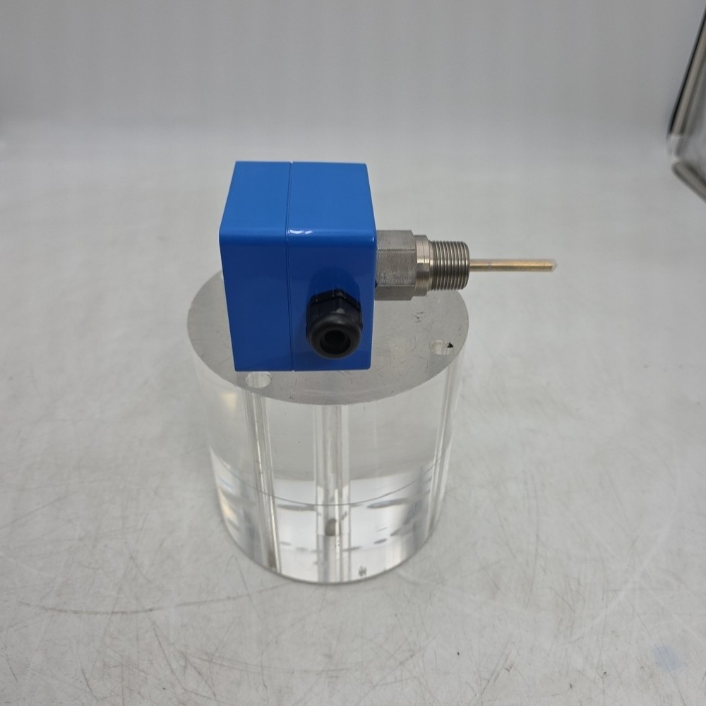 New Omega LV820 Electronic Level Switch