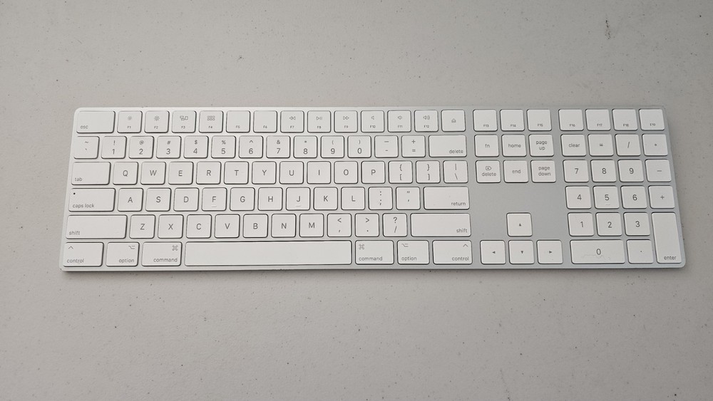 Apple A1843 Wireless Rechargeable Bluetooth Magic Keyboard With Numeric Keypad