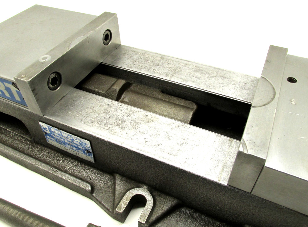 KURT ANGLOCK 6" MILLING MACHINE VISE w/ JAWS & HANDLE - #D675