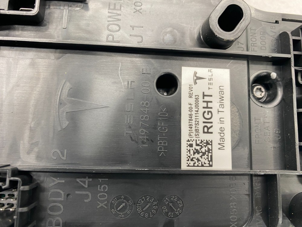 ⭕20-24 Tesla Model Y Right Low Voltage Controller Electronic Module 1497846-00-F