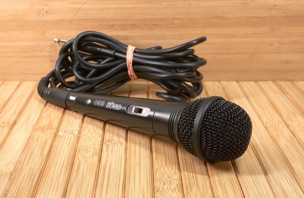Carol MUD 530 Cardioid Dynamic Microphone, with cable