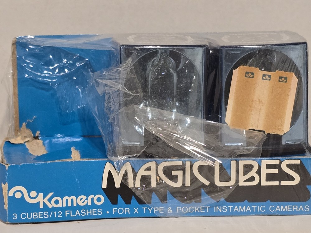 3 GE SUPER CUBES & 2 Magicubes Flashcubes Flashbulbs For A Vtg Polaroid Camera