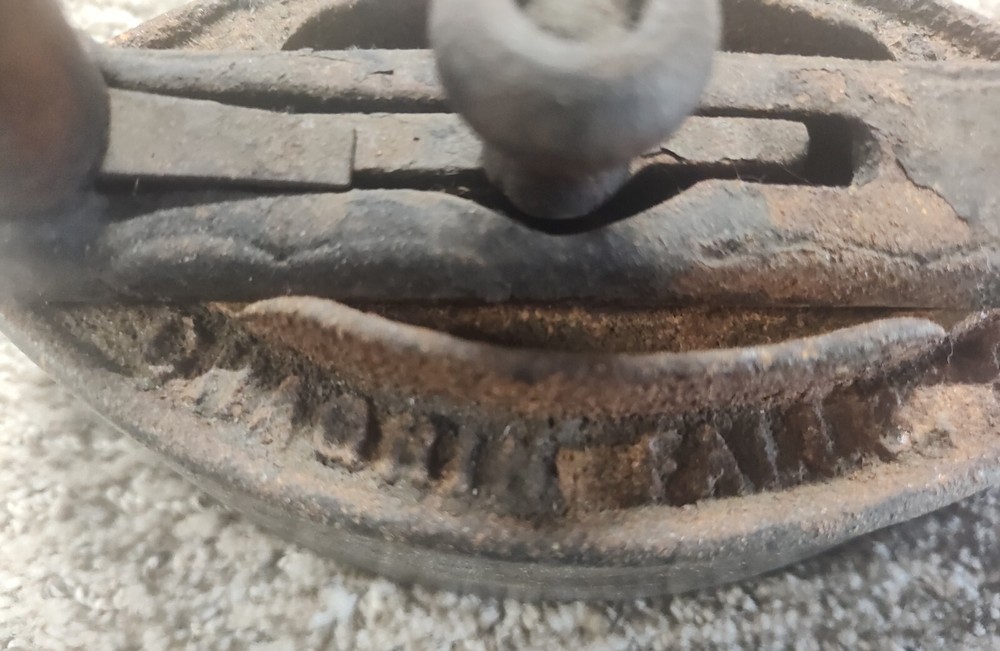 VINTAGE A.C. WILLIAMS IRON -NICE PIECE