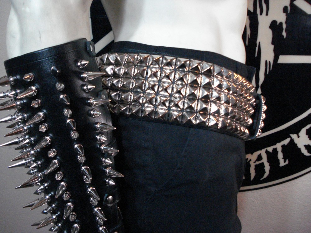 KRYPT LEATHER OLD SCHOOL PYRAMID STUDDED BELT.....(MDLSB0302)
