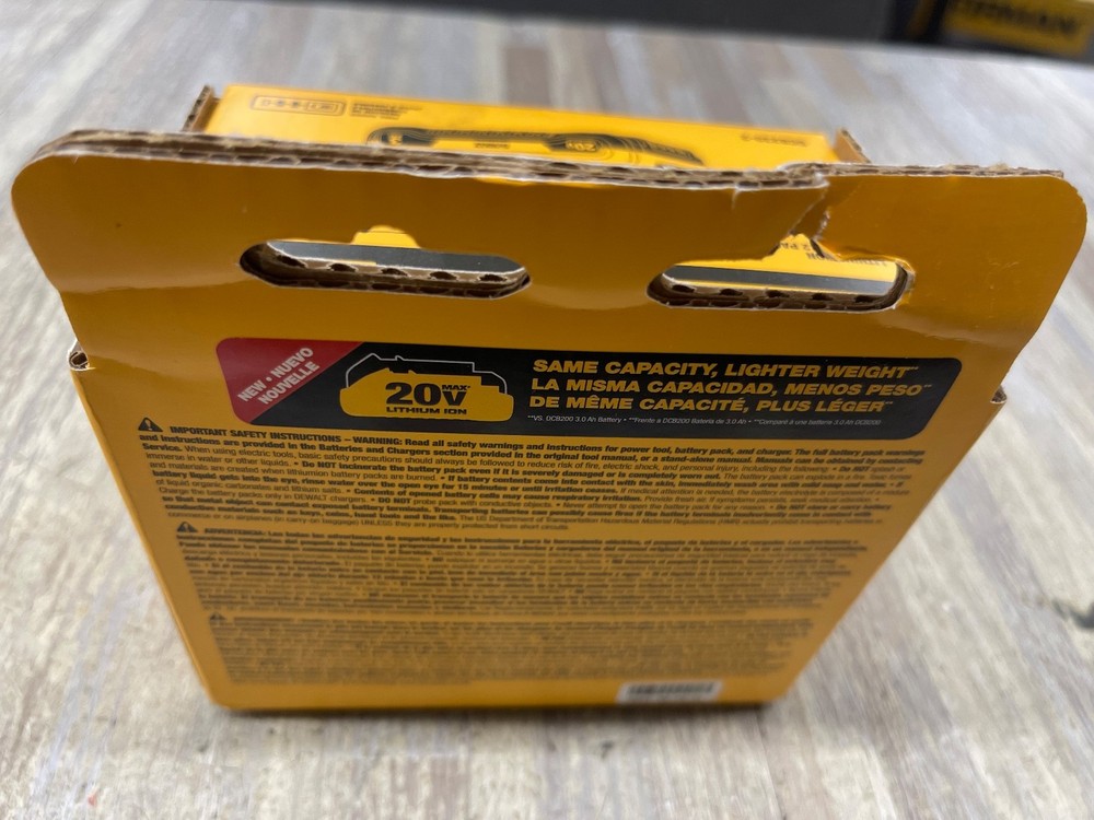 DeWALT DCB230-2 20V MAX Compact 3.0Ah Battery Pack (2-Pack) new