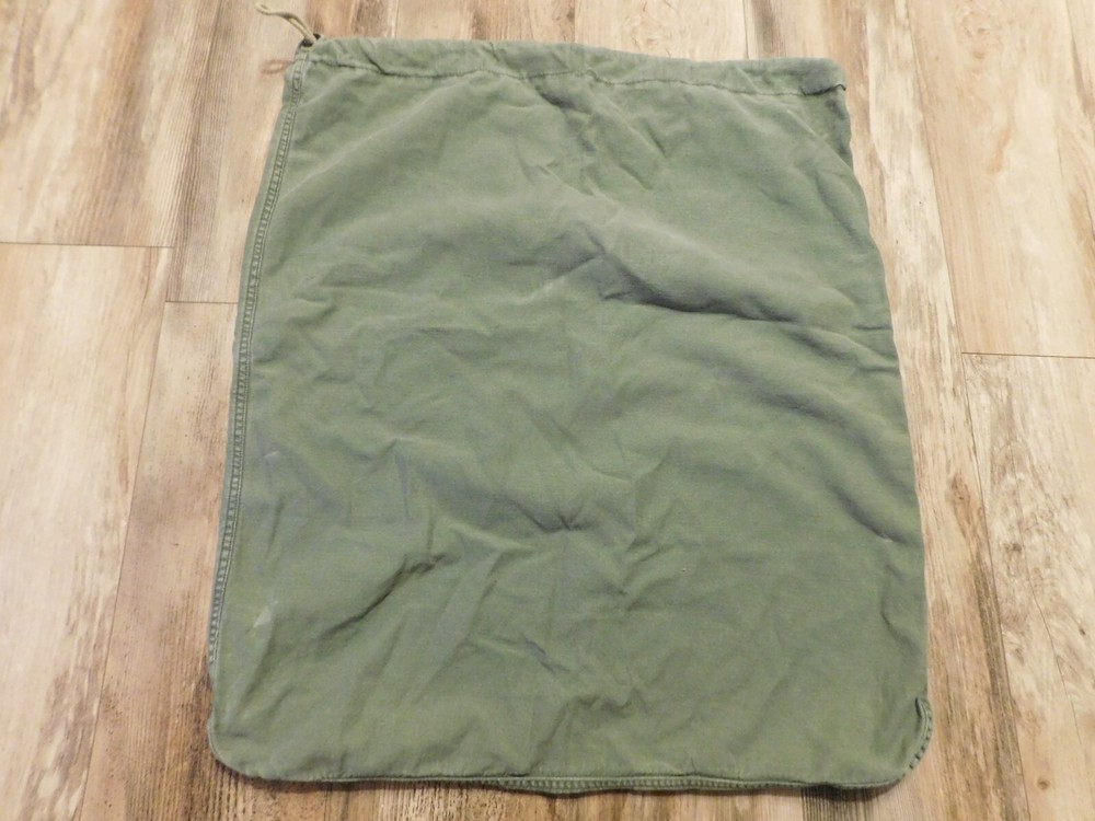 US MILITARY BARRACKS CLOTHES BAG