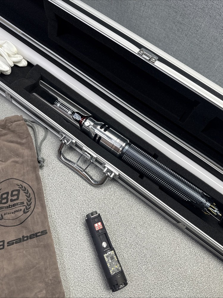 89saber SINGLE Lightsaber WITH CARRY CASE (( PLEASE READ DESCRIPTION ))