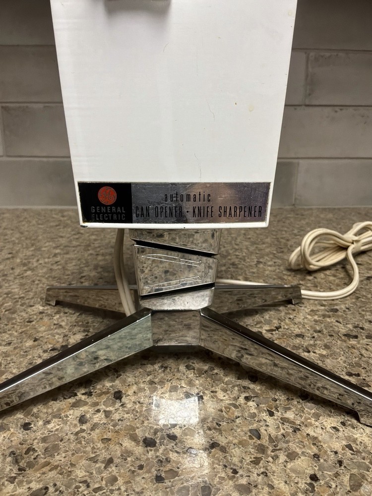 Vintage General Electric G.E. Automatic Can Opener + Knife Sharpener #14EC12