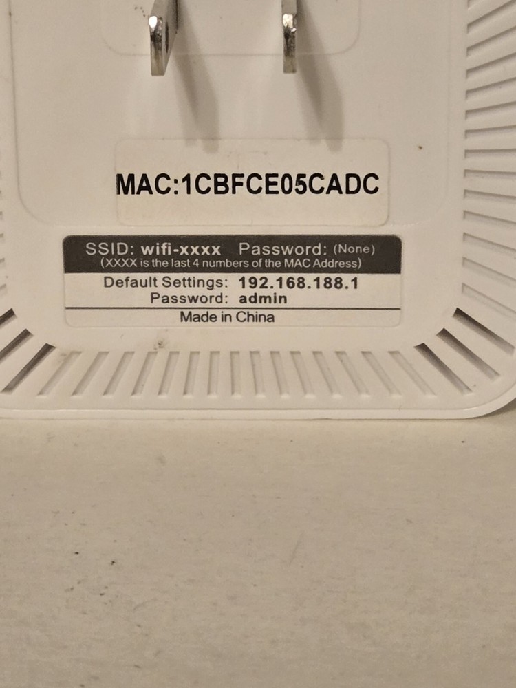Wireless Range Extender Wifi Repeater 300 MBPS White Electronics Internet Used