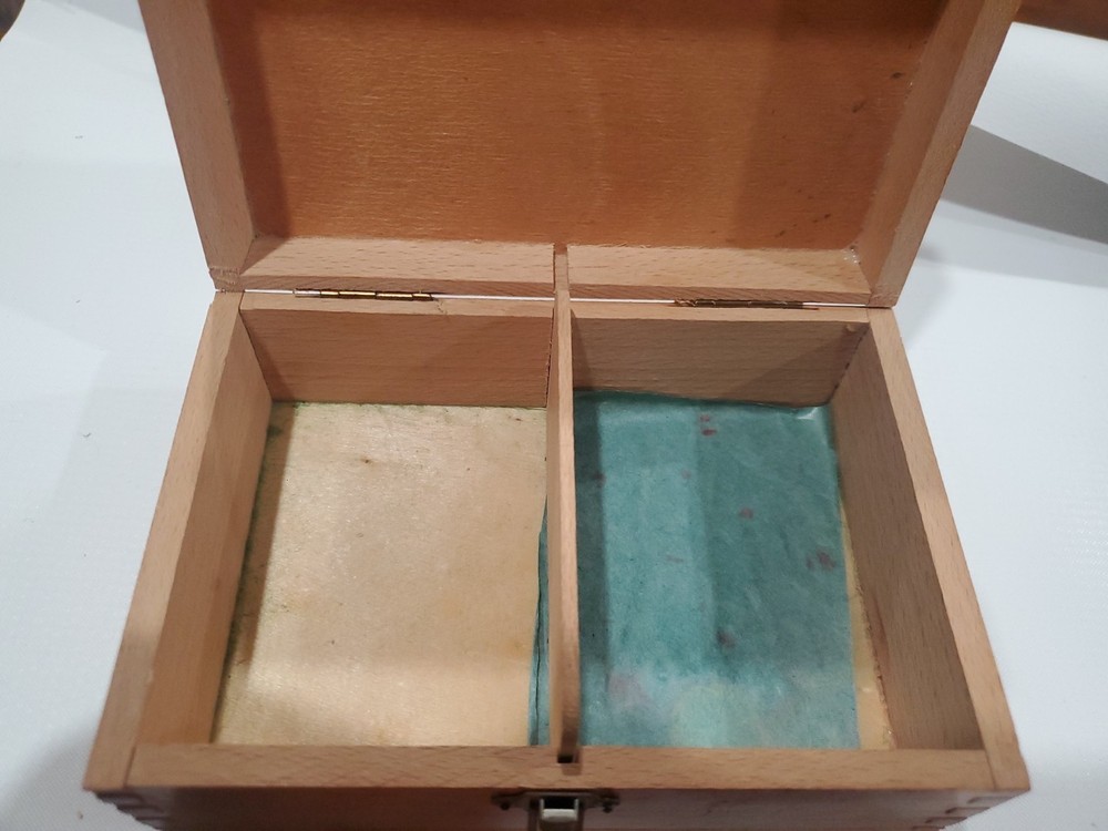 Vtg Chessmen Boxwood , Handcrafted . Unknown Maker.