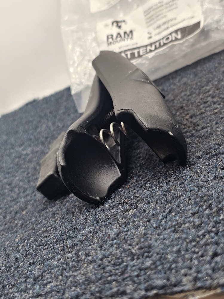 RAM Mounts RAM-201U C-Size Double-Socket Arm Black