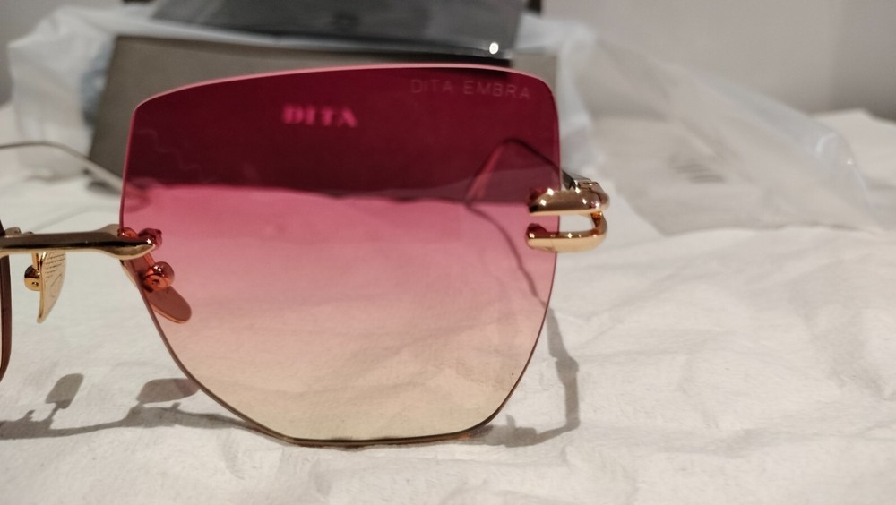 Embra Women's Finger Sunglasses