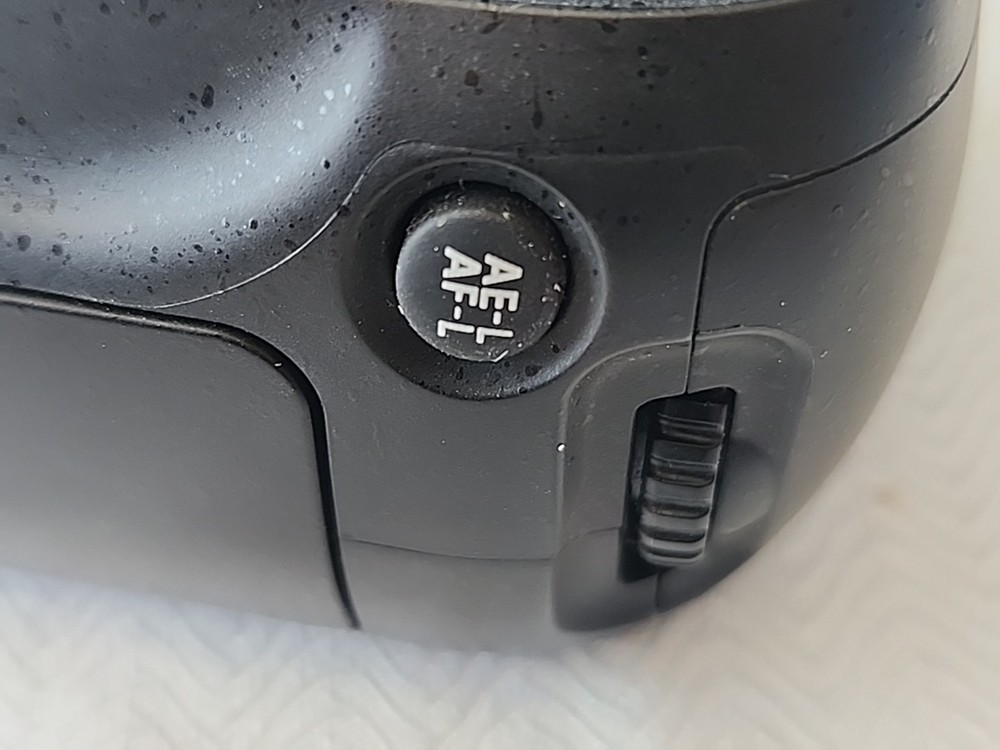 Meike Multi-Power Battery Pack MK-D90 - Not Tested
