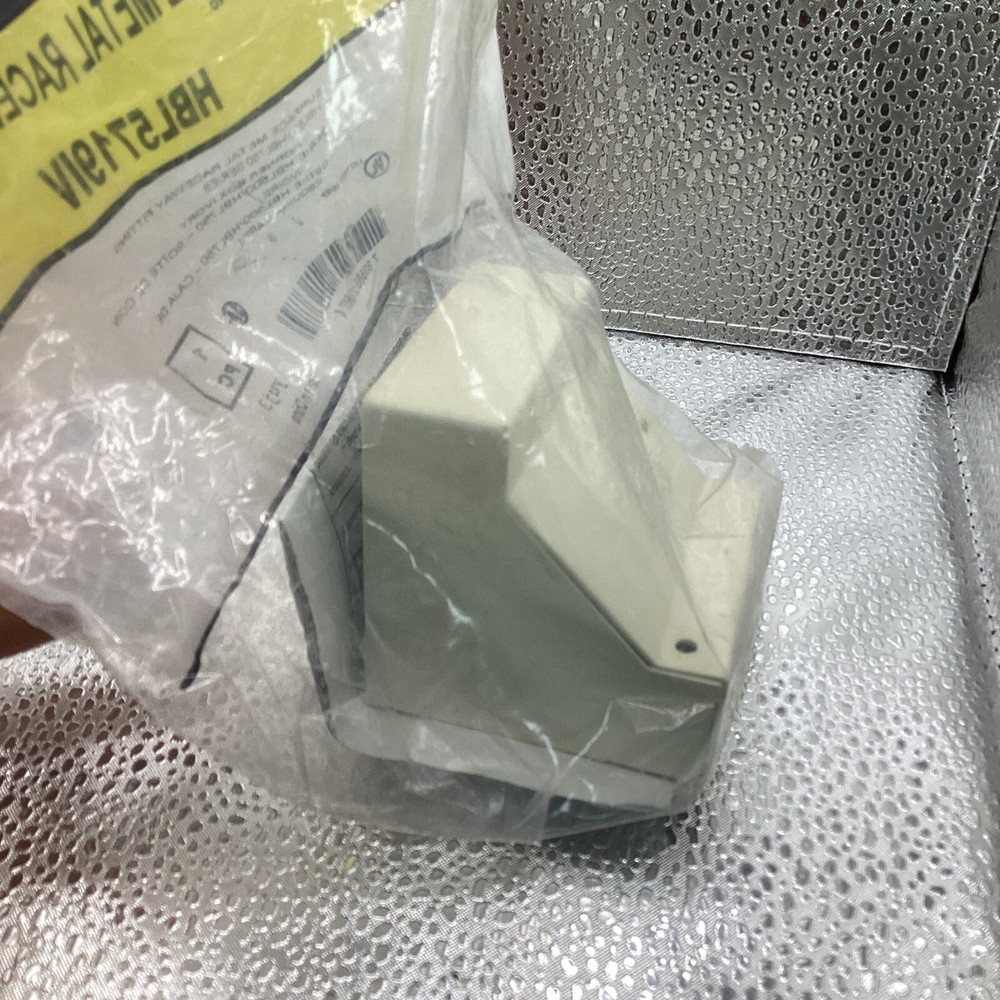 Hubbell High Raceway HBL5719IV