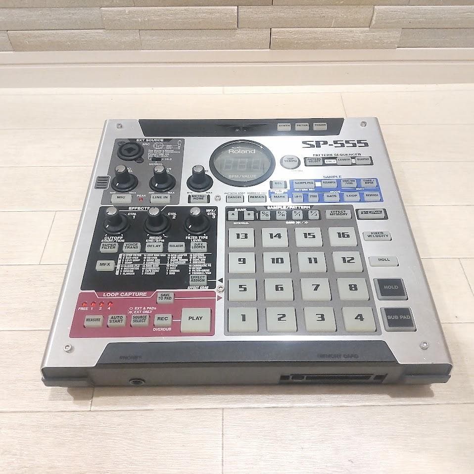 ROLAND SP-555 DJ SAMPLER PERFORMANCE EFFECTS SAMPLING WORKSTATION WITH BOX