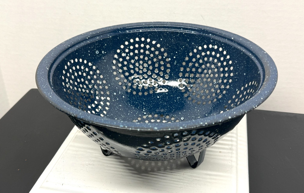 Vintage Blue Enamel Kitchen Strainer Colander  3 footed 9.5”