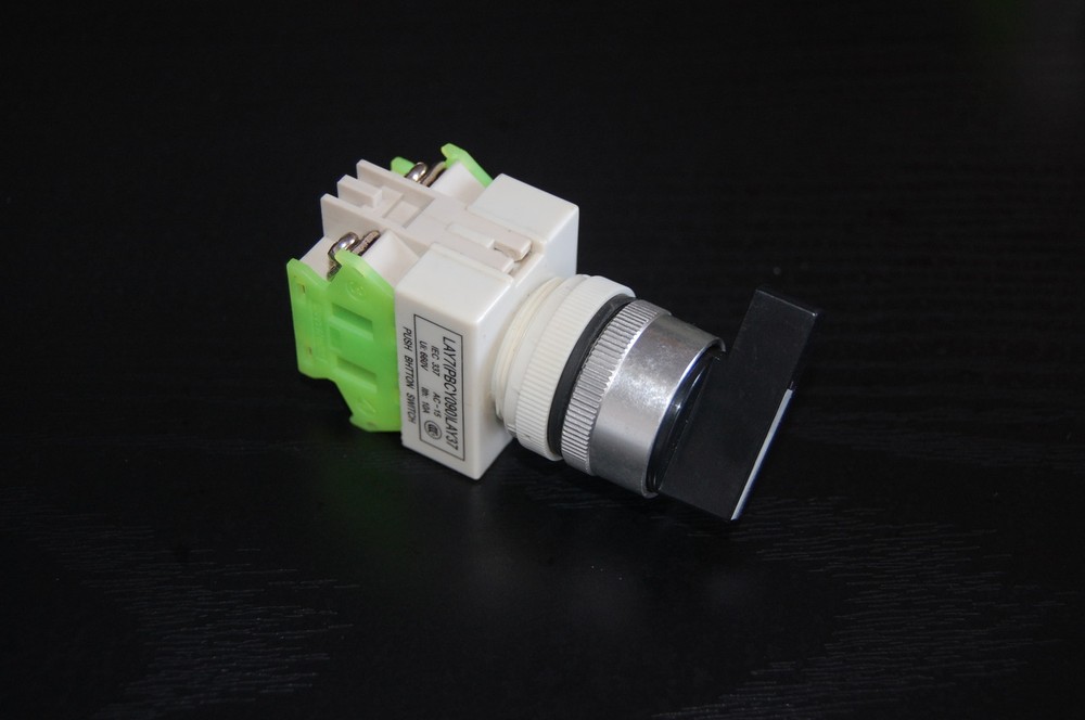 2PCS NEW  22MM LONG HANDLE Selector Switch 3 Position Maintained select switch