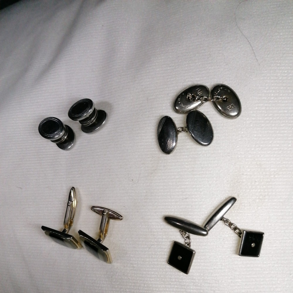 COLLECTION OF 4× CUFFLINKS