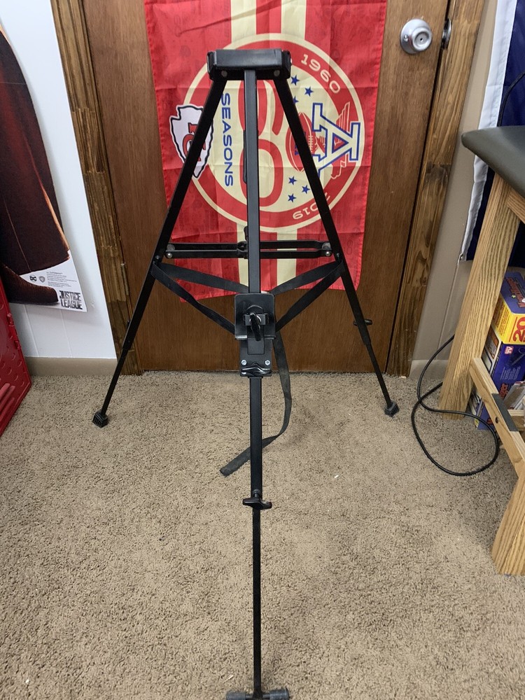 Pearl Tripod Stand