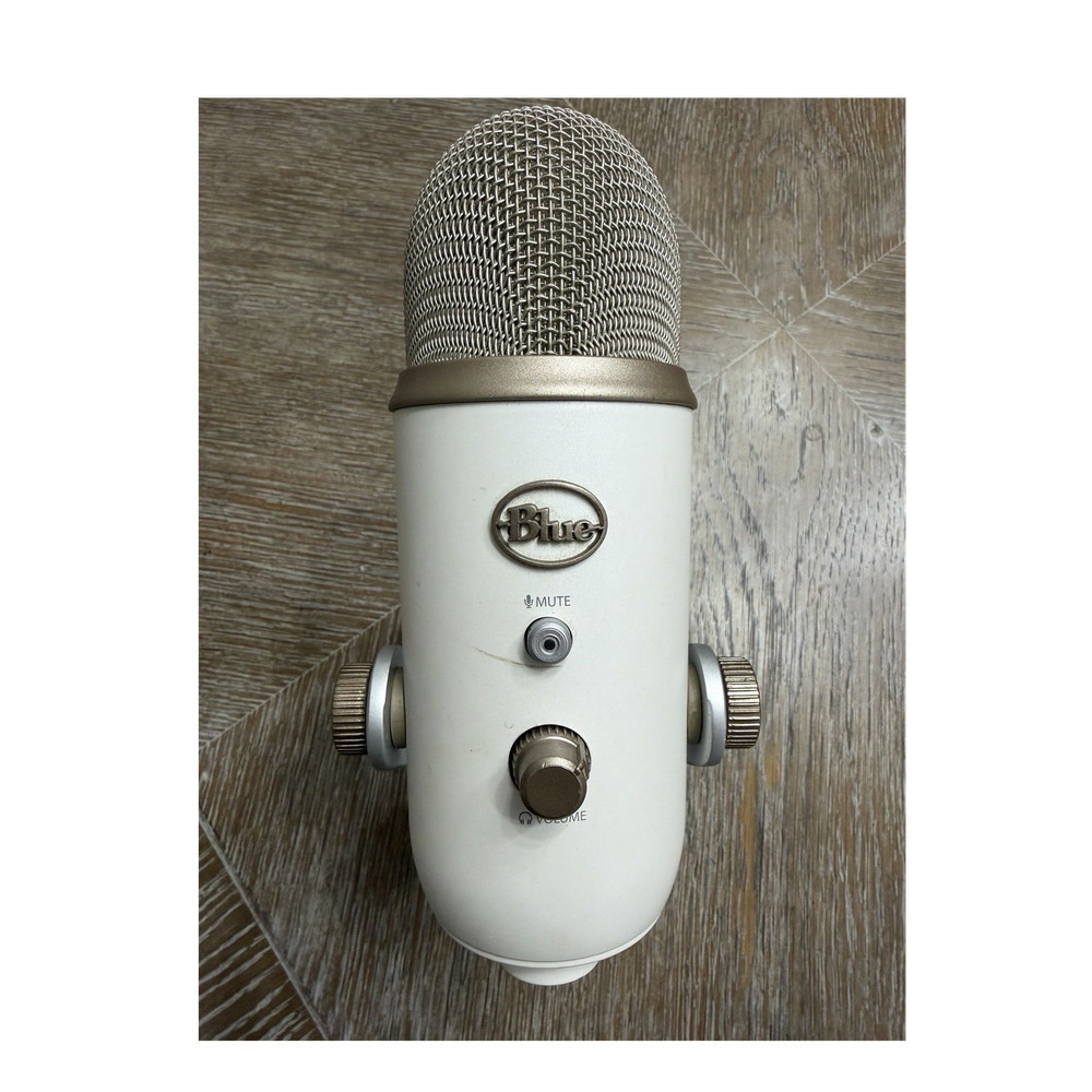 Blue Yeti USB Condenser Microphone White, Mute, Gain, Volume, Multiple Patterns