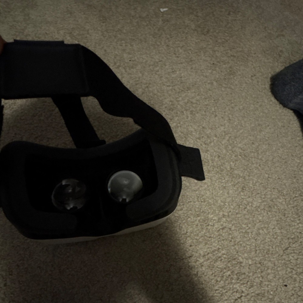 ZEISS VR One Plus Smartphone VR Headset White Black Plastic