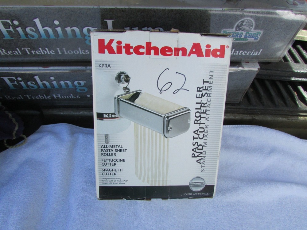 New KitchenAid Pasta Roller & Cutter Set KPRA
