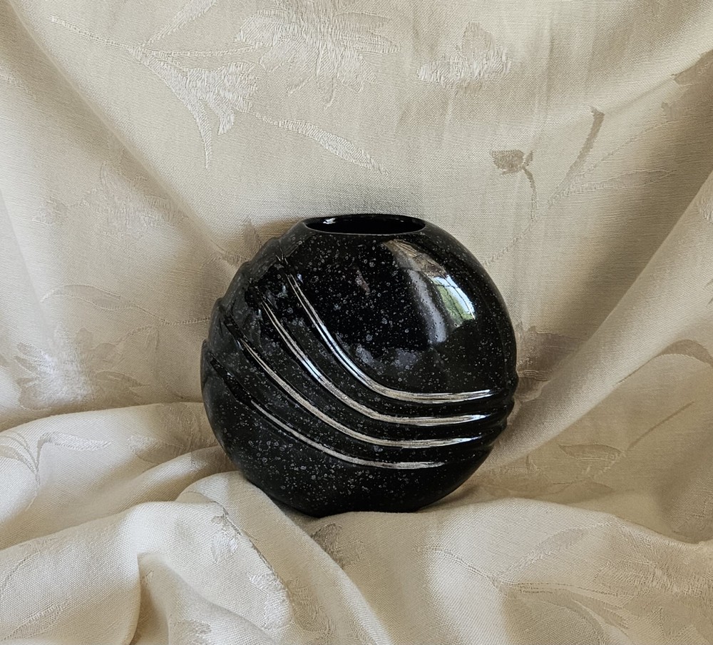 VINTAGE ARTMARK BLACK & GREY SPLATTER - SPECKLE - CIRCLE VASE