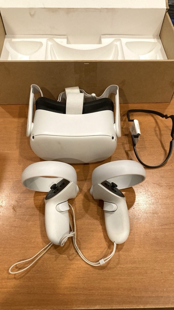 Oculus Meta Quest 2 White Virtual Reality Headset and Controller Set