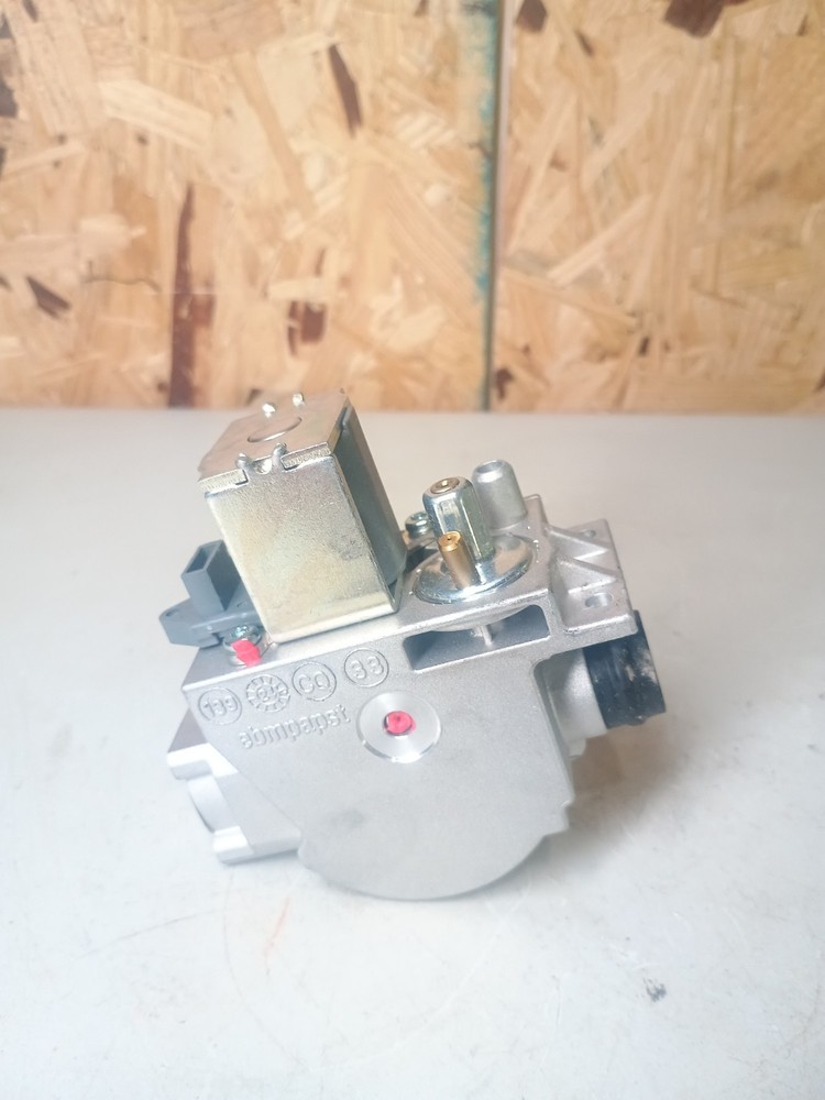 Ebmpapst Gas Valve GB-ND 055 E01 S00 120Vac Coil, Regulator for Hot water Boiler